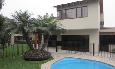 Bella Residencia 539 m2, techos doble altura – Barandiarán, La Planicie