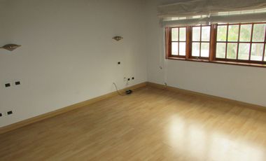 Bella Residencia 539 m2, techos doble altura – Barandiarán, La Planicie