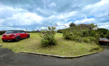 Extraordinario lote con 2490 m2 en la Vía Armenia en Condominio Campestre con vista al bosque Nativo. Pereira - Colombia.