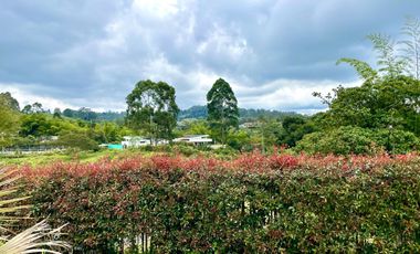 Extraordinario lote con 2490 m2 en la Vía Armenia en Condominio Campestre con vista al bosque Nativo. Pereira - Colombia.