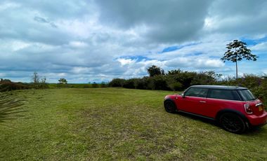 Extraordinario lote con 2490 m2 en la Vía Armenia en Condominio Campestre con vista al bosque Nativo. Pereira - Colombia.