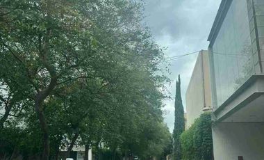 Amplia casa en renta dentro de coto privado