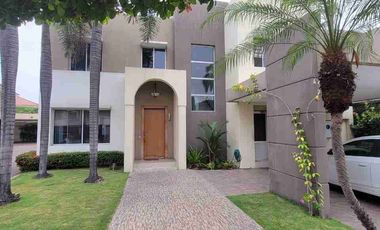 En venta amplia casa esquinera en Urbanización Terrasol, Km, 5 via a Samborondón