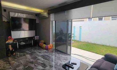 En venta amplia casa esquinera en Urbanización Terrasol, Km, 5 via a Samborondón