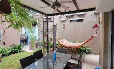 En venta amplia casa esquinera en Urbanización Terrasol, Km, 5 via a Samborondón