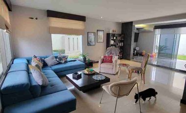 En venta amplia casa esquinera en Urbanización Terrasol, Km, 5 via a Samborondón