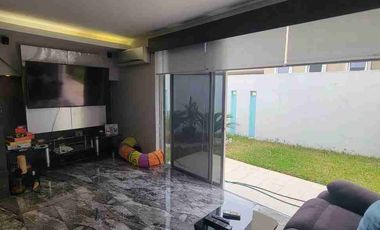 En venta amplia casa esquinera en Urbanización Terrasol, Km, 5 via a Samborondón