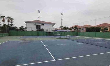 En venta amplia casa esquinera en Urbanización Terrasol, Km, 5 via a Samborondón