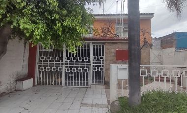 CASA EN RENTA Y VENTA EN AV TESISTÁN COLONIA SAN JOSÉ ZAPOPAN JALISCO.