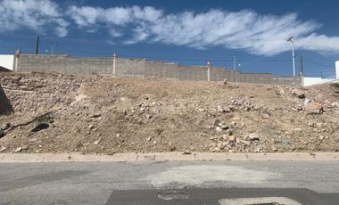PUERTA DE HIERRO, TERRENO CON EXCELENTE VISTA A LA PRESA EN FRACCIONAMIENTO CERRADO