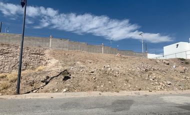 PUERTA DE HIERRO, TERRENO CON EXCELENTE VISTA A LA PRESA EN FRACCIONAMIENTO CERRADO