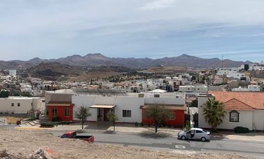 PUERTA DE HIERRO, TERRENO CON EXCELENTE VISTA A LA PRESA EN FRACCIONAMIENTO CERRADO