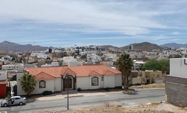 PUERTA DE HIERRO, TERRENO CON EXCELENTE VISTA A LA PRESA EN FRACCIONAMIENTO CERRADO