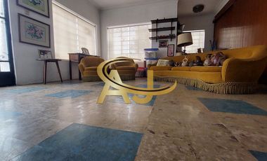 Hermosa casa a una cuadra del Malecón de Chorrillos.