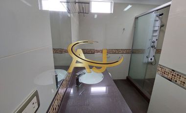 Hermosa casa a una cuadra del Malecón de Chorrillos.