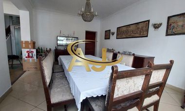 Hermosa casa a una cuadra del Malecón de Chorrillos.