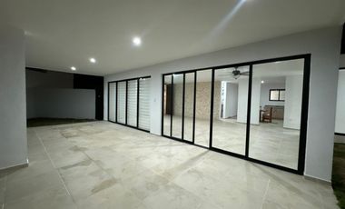 Casa de 1 piso, con 3 recámaras y piscina.