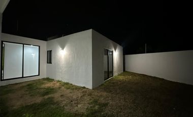 Casa de 1 piso, con 3 recámaras y piscina.