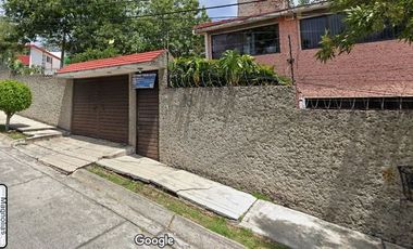 Casa con terreno excedente