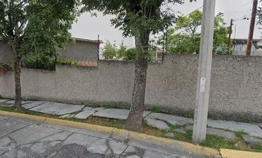 Casa con terreno excedente