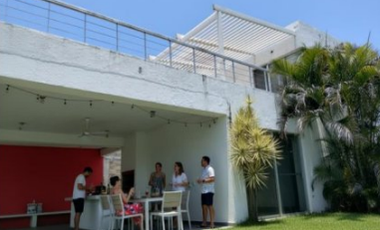 Casa con alberca en Club de Golf