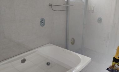 Casa con alberca en Club de Golf