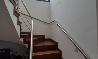 DEPARTAMENTO DÚPLEX EN SAN BORJA – AMPLIO Y LISTO PARA VIVIR/VISTA EXTERNA 4 DORMITORIOS Y BALCON