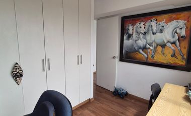 DEPARTAMENTO DÚPLEX EN SAN BORJA – AMPLIO Y LISTO PARA VIVIR/VISTA EXTERNA 4 DORMITORIOS Y BALCON