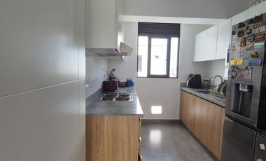 DEPARTAMENTO DÚPLEX EN SAN BORJA – AMPLIO Y LISTO PARA VIVIR/VISTA EXTERNA 4 DORMITORIOS Y BALCON
