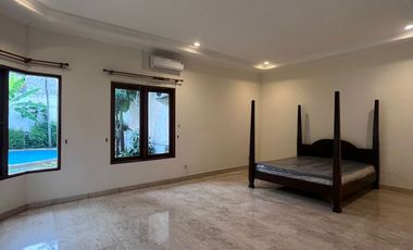 Sewa Rumah di Kemang Jakarta Selatan ada Kolam Renang