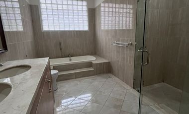 Sewa Rumah di Kemang Jakarta Selatan ada Kolam Renang
