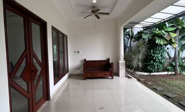 Sewa Rumah di Kemang Jakarta Selatan ada Kolam Renang