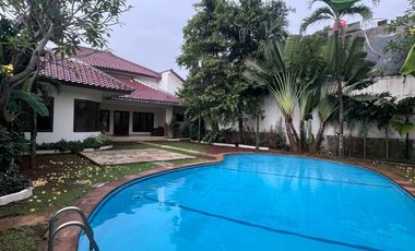 Sewa Rumah di Kemang Jakarta Selatan ada Kolam Renang