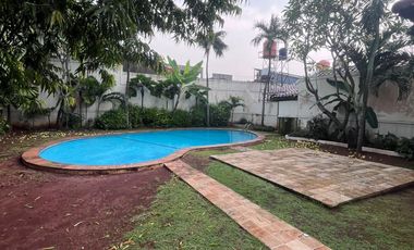 Sewa Rumah di Kemang Jakarta Selatan ada Kolam Renang