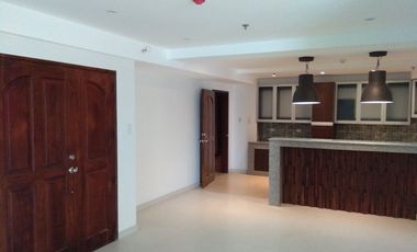 3BR Condo with Balcony & Parking FOR SALE in Wack Wack Twin Towers Condo in Mandaluyong