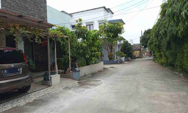 Dijual rumah hoek di cinere dalam cluster, harga 1 milyar an, lingkungan asri bebas banjir lokasi strategis, parkir luas, 1 km dari pintu tol Brigif