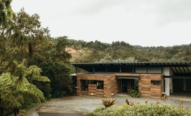 Casa en Arriendo en Palmas ,Poblado Medellin