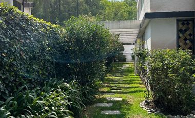 Casa en venta en Circuito Ingenieros, en cerrada con caseta de vigilancia