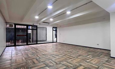 Se arrienda local comercial con excelente ubicación en centro de Temuco