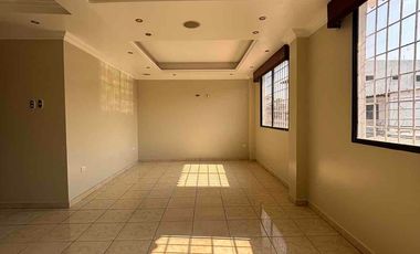 Departamento de 3 Dormitorios en Cdla Privada Girasoles (Ceibos)