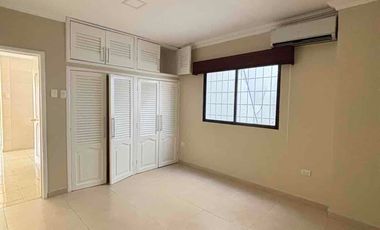 Departamento de 3 Dormitorios en Cdla Privada Girasoles (Ceibos)