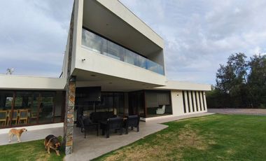 Imponente casa solida recepcion final 7d 6b piscina quincho Condominio Batuco