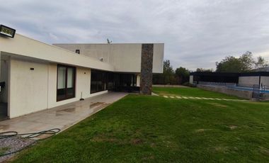 Imponente casa solida recepcion final 7d 6b piscina quincho Condominio Batuco