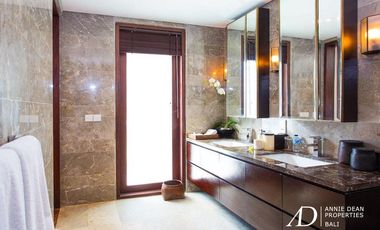 FREEHOLD | LUXURY VILLA IN A PRESTIGIOUS ESTATE IN SEMINYAK