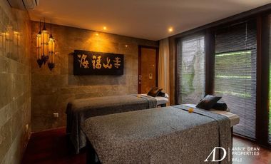 FREEHOLD | LUXURY VILLA IN A PRESTIGIOUS ESTATE IN SEMINYAK