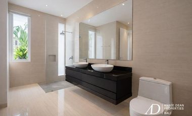 FREEHOLD | MODERN DESIGN VILLA WITH ROOFTOP & OCEAN VIEWS