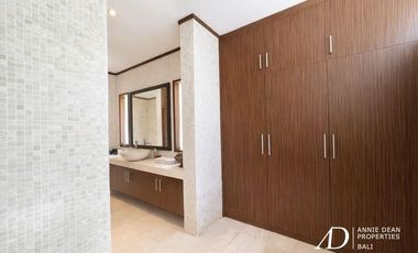 FREEHOLD | BALINESE-STYLE VILLA WITHIN GATED ESTATE IN PERERENAN