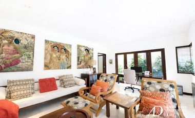 FREEHOLD | BALINESE-STYLE VILLA WITHIN GATED ESTATE IN PERERENAN