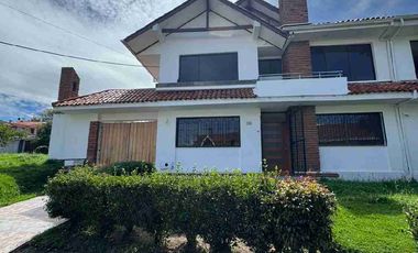 Vendo casa sector av de las Américas