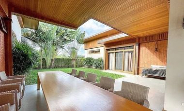 For Rent / Sale Luxury private pool villa along the Ping river and mountain view. Located in making Kaew Subdistrict, Mae Rim District, Chiang Mai.